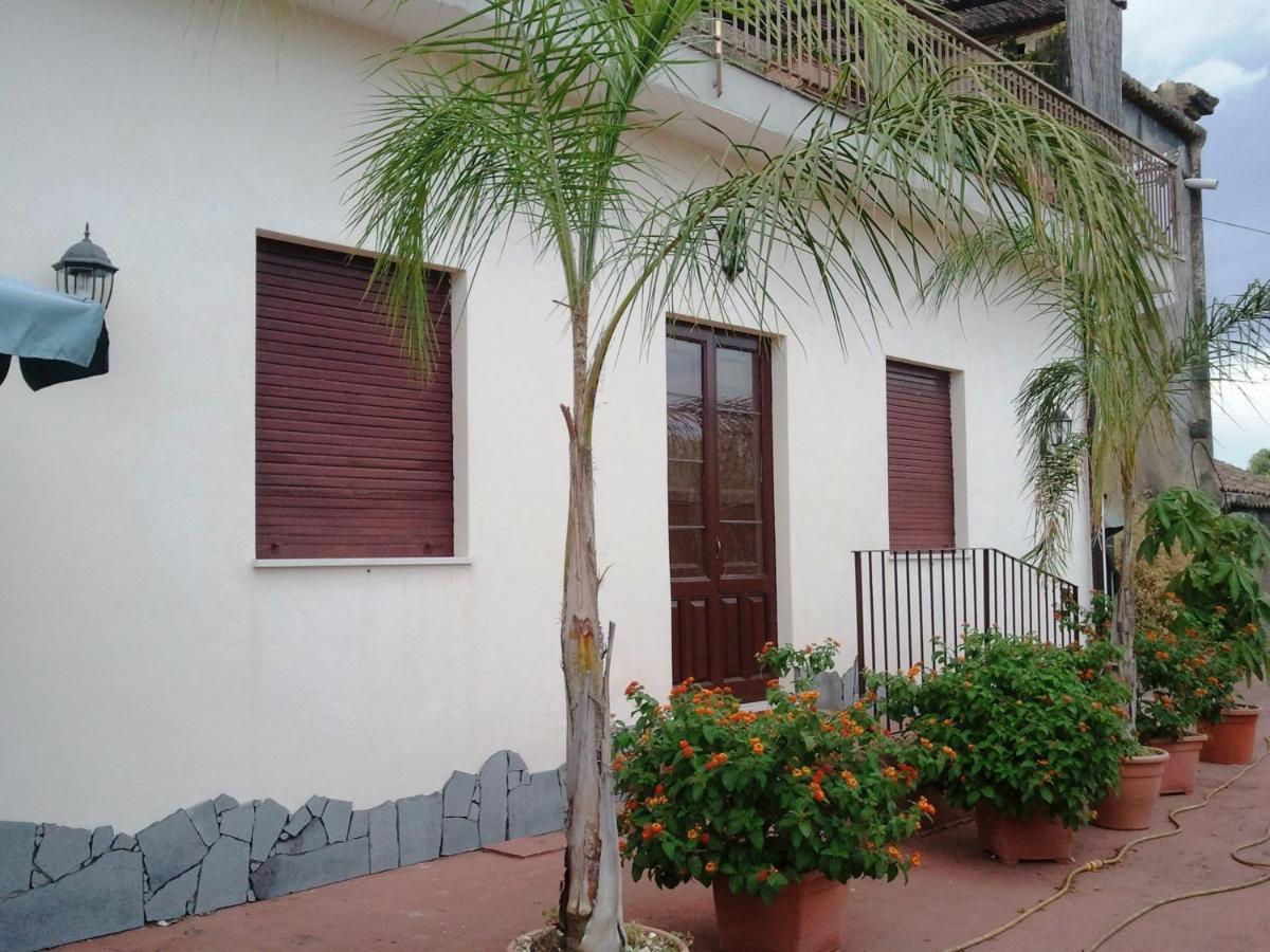 Le Grotte Bed & Breakfast Riposto Bilik gambar
